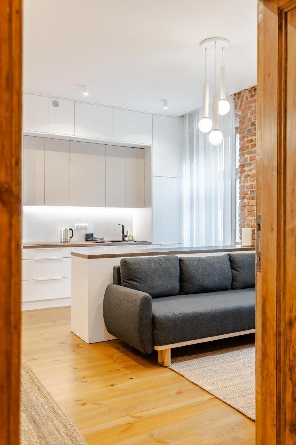 Two Bedroom Very Berry Apartment In Poznan With Desk By Noclegi Renters المظهر الخارجي الصورة