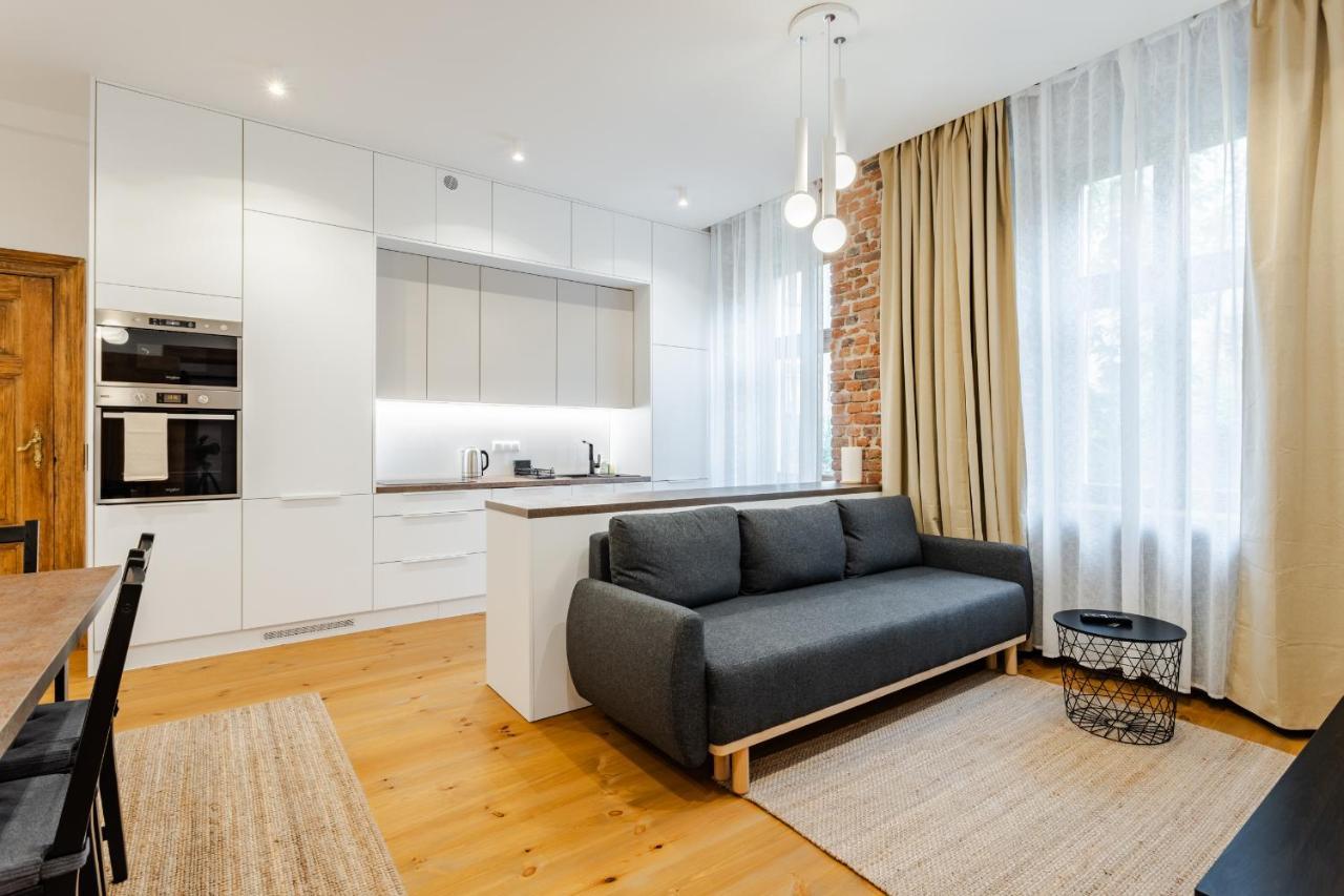 Two Bedroom Very Berry Apartment In Poznan With Desk By Noclegi Renters المظهر الخارجي الصورة