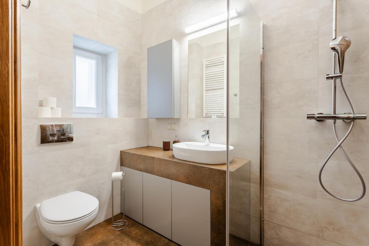 Two Bedroom Very Berry Apartment In Poznan With Desk By Noclegi Renters المظهر الخارجي الصورة