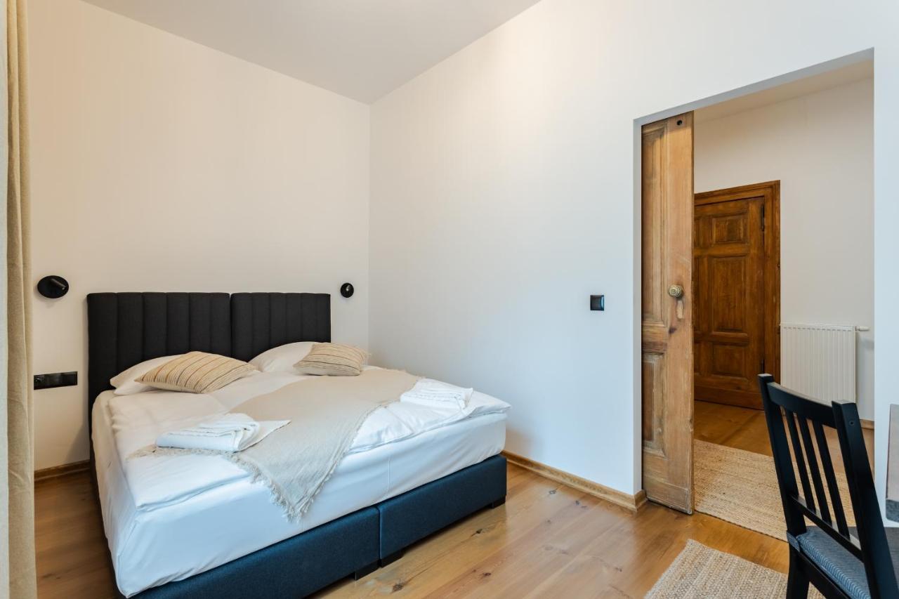 Two Bedroom Very Berry Apartment In Poznan With Desk By Noclegi Renters المظهر الخارجي الصورة