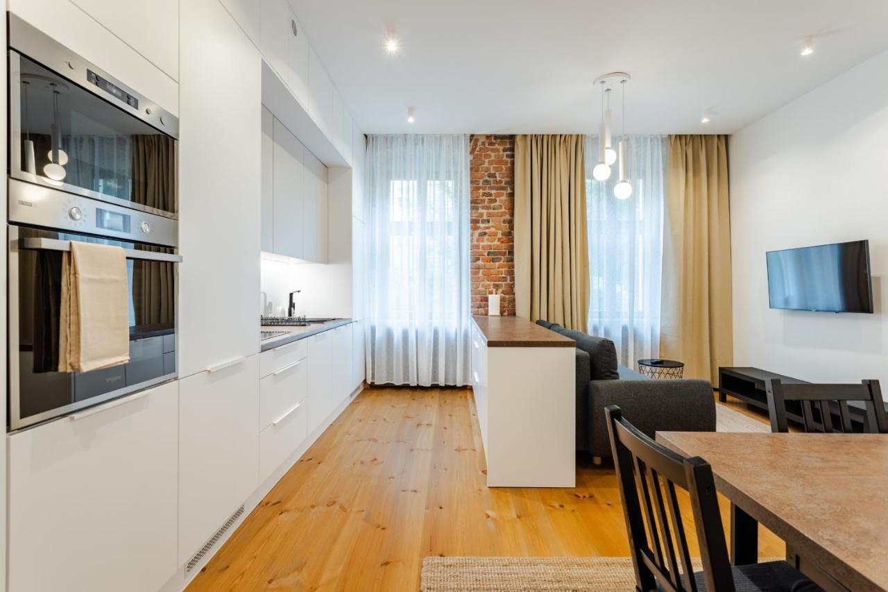 Two Bedroom Very Berry Apartment In Poznan With Desk By Noclegi Renters المظهر الخارجي الصورة